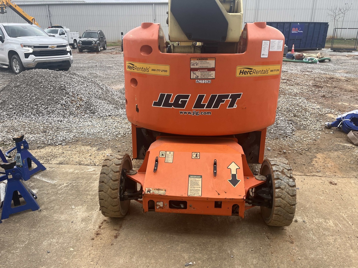 2017 JLG E400AJPN-2