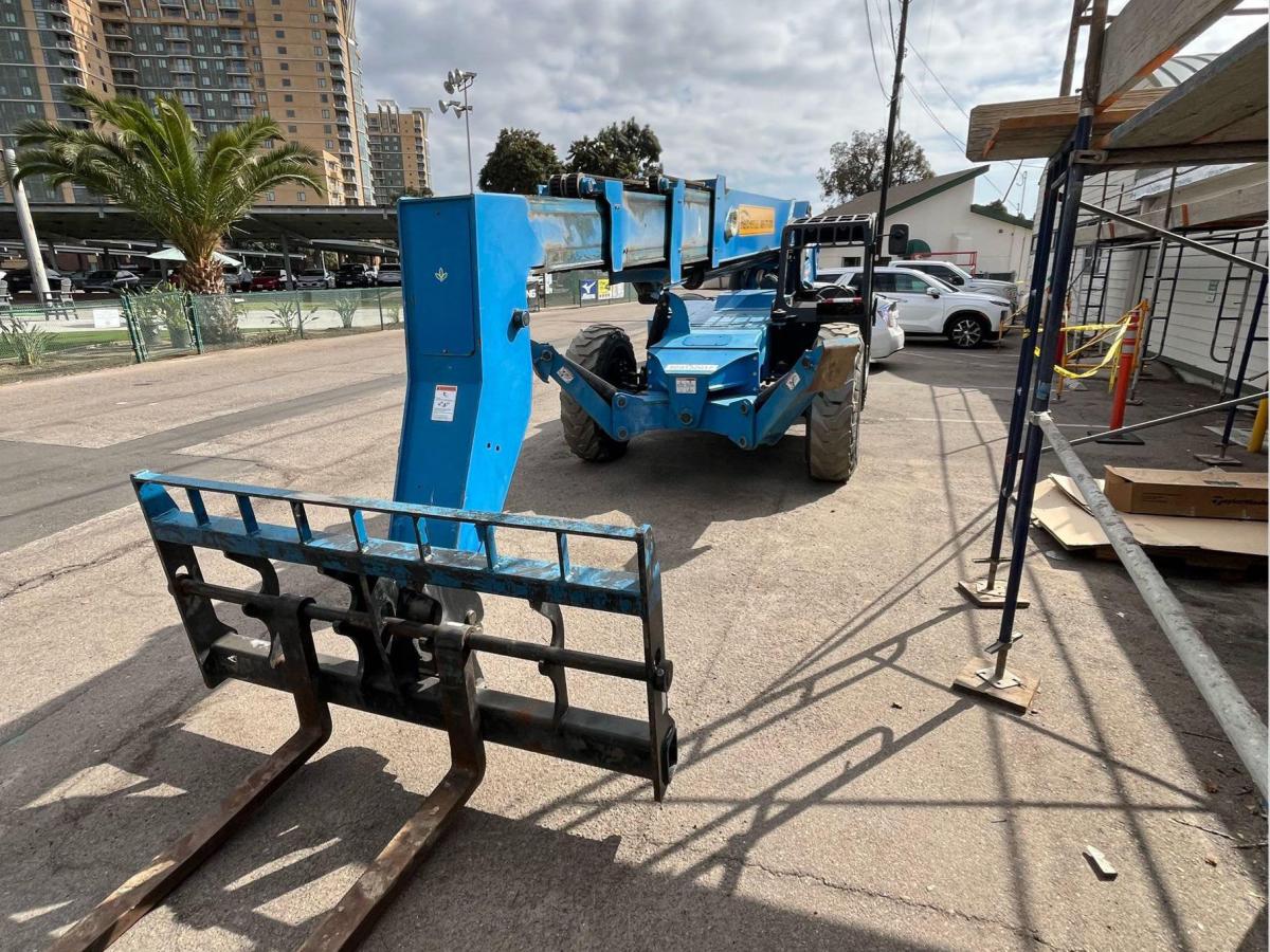 2017 Genie GTH-1056-3