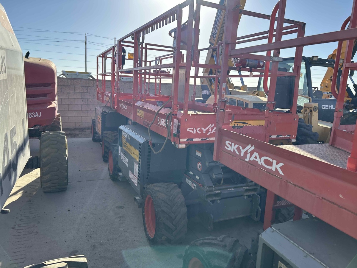 2018 Skyjack SJ-6826RT-2