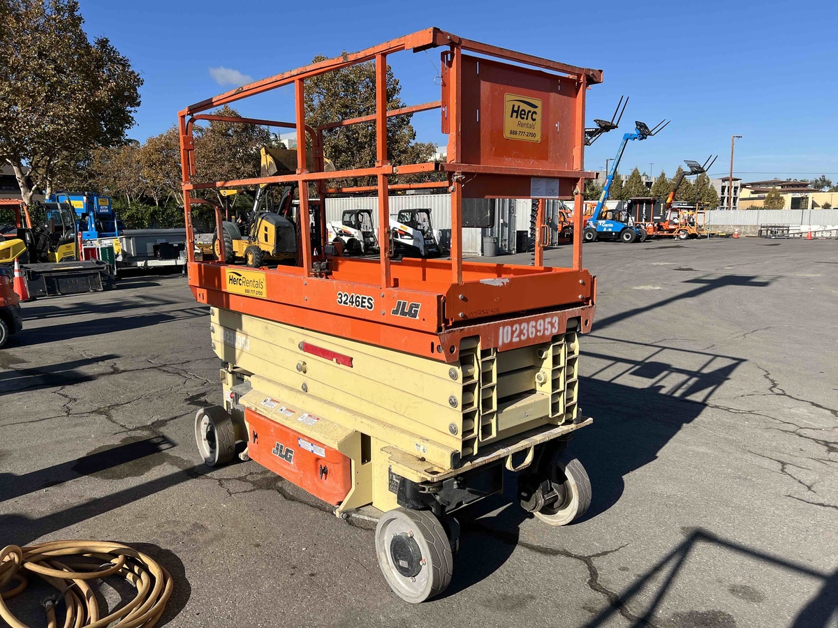 2018 JLG 3246ES-3