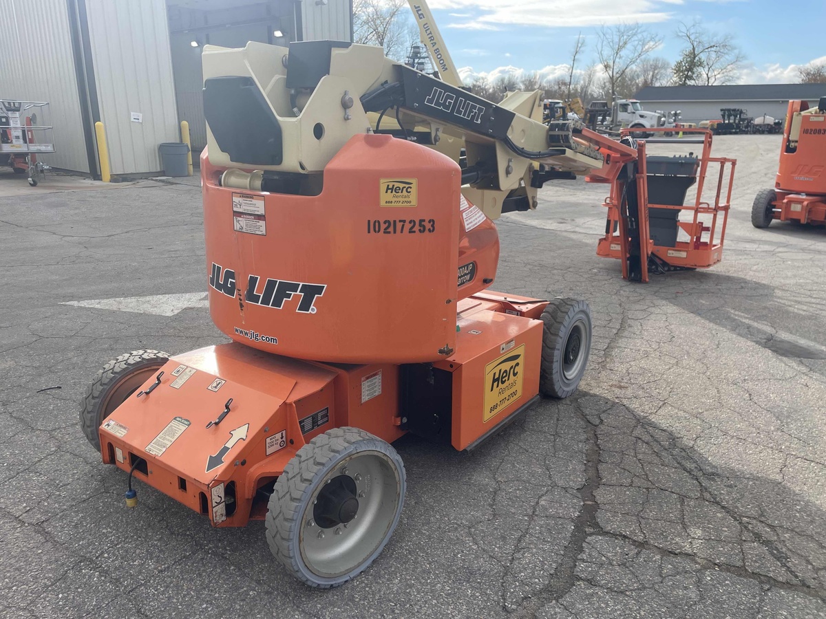 2017 JLG E400AJPN-5