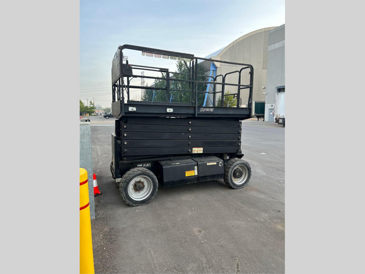 2015 JLG M4069LE-1