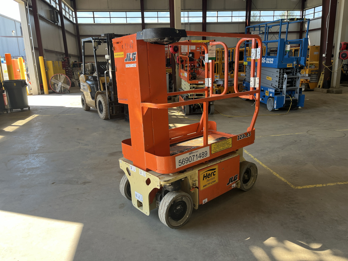2017 JLG 1230ES-2