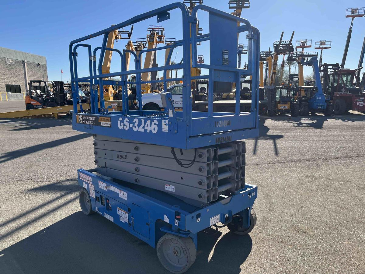 2017 Genie GS-3246