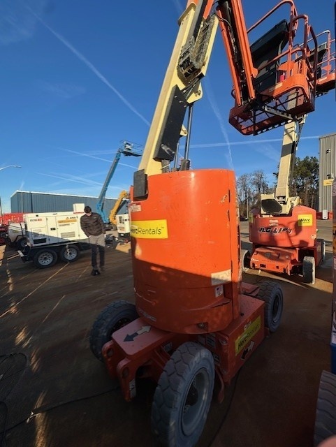 2017 JLG E300AJP-7