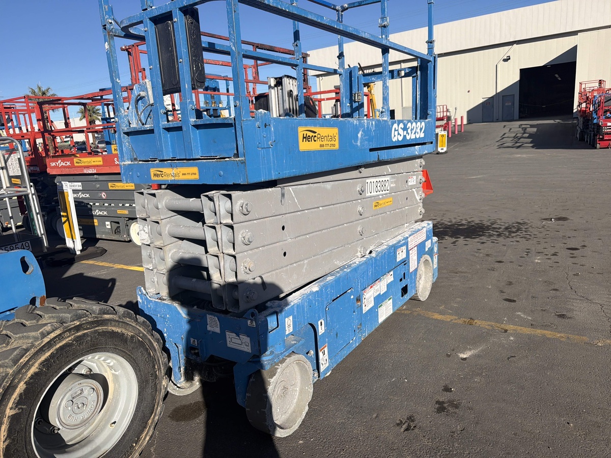 2016 Genie GS-3232