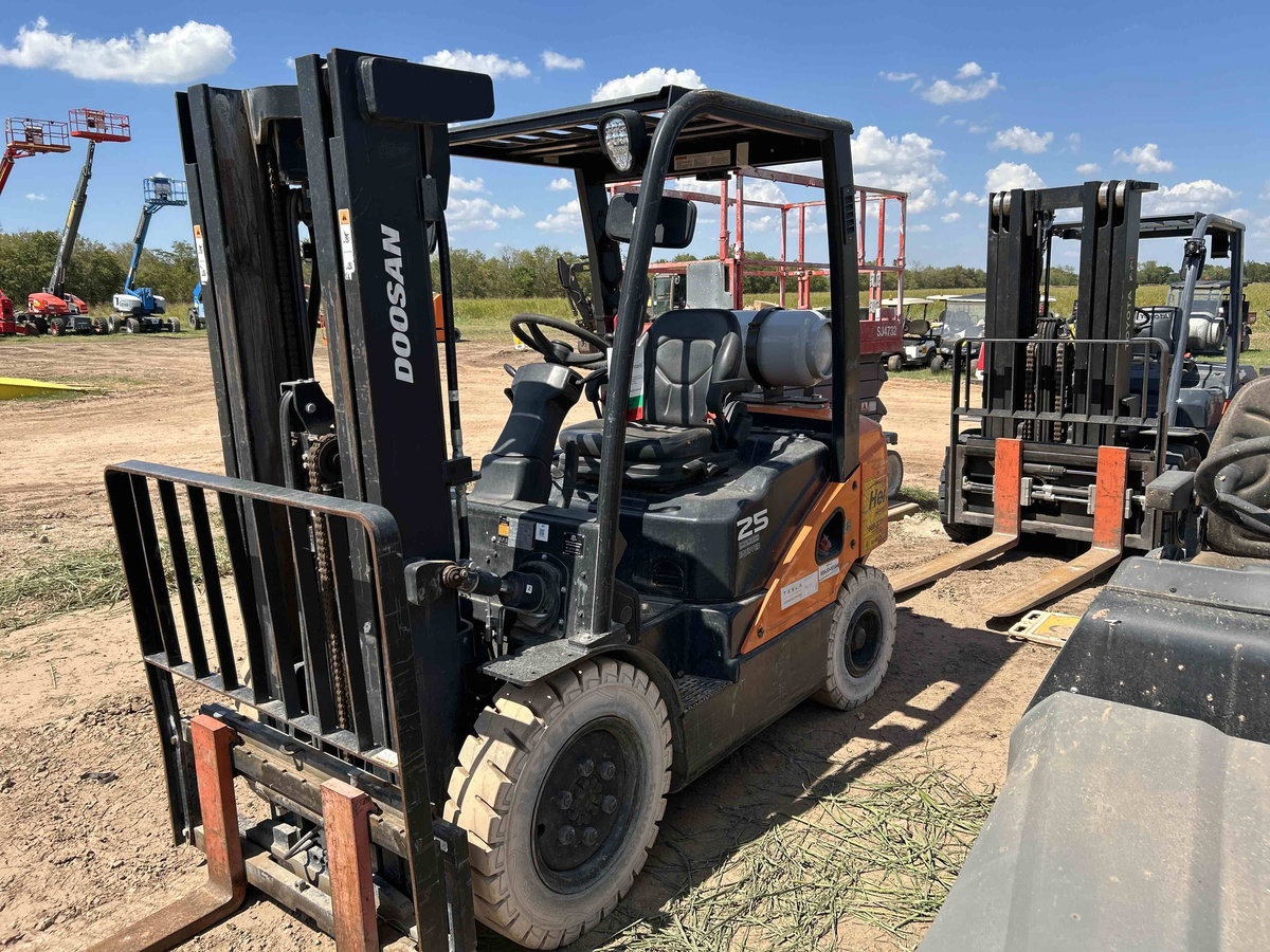 2022 Doosan G25E-6