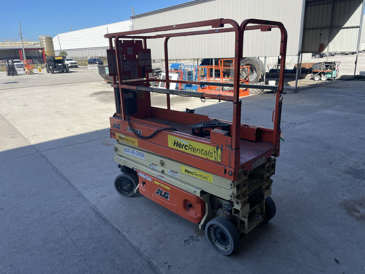 2019 JLG 1930ES-4