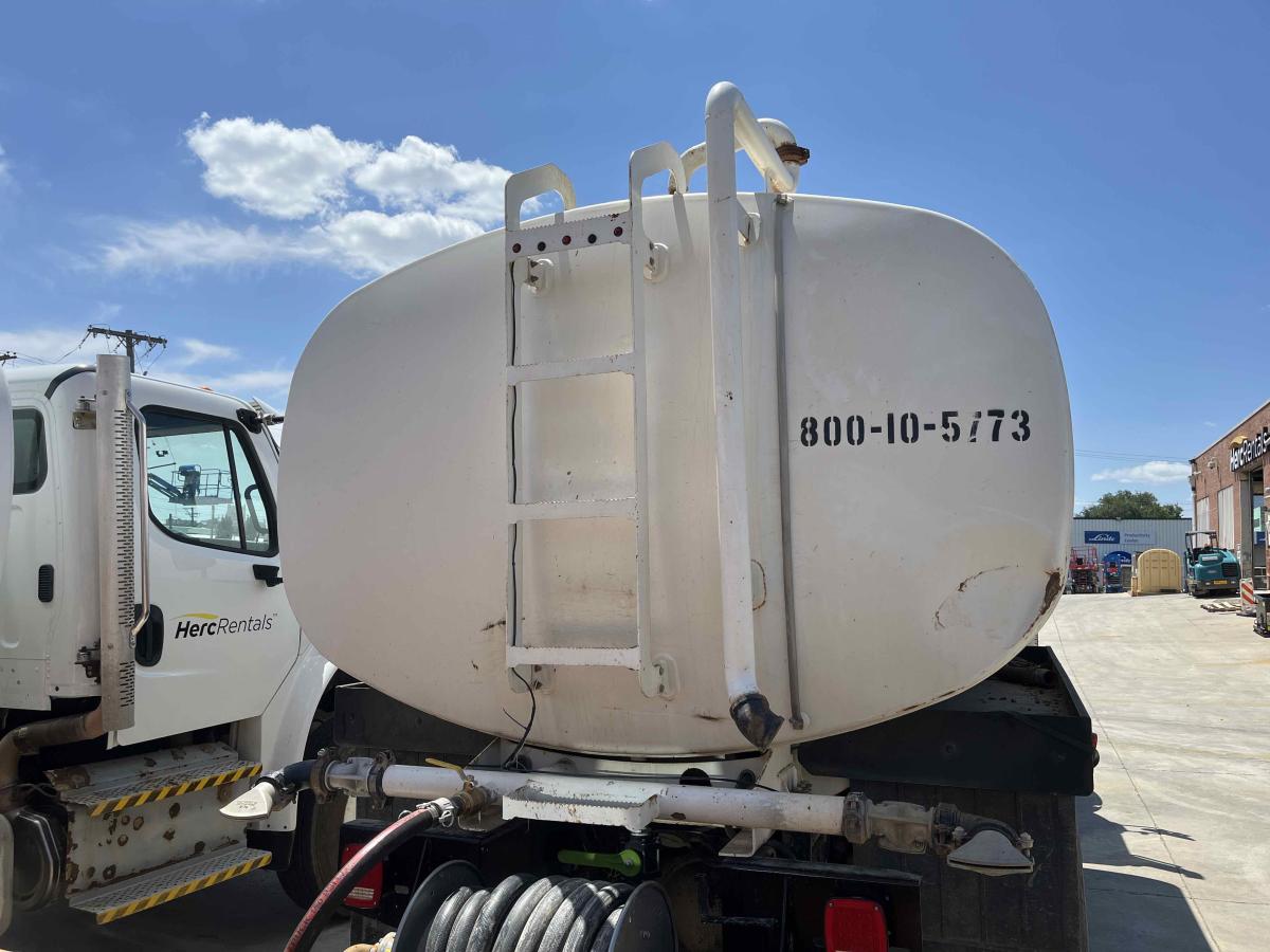 2017 Freightliner M2106