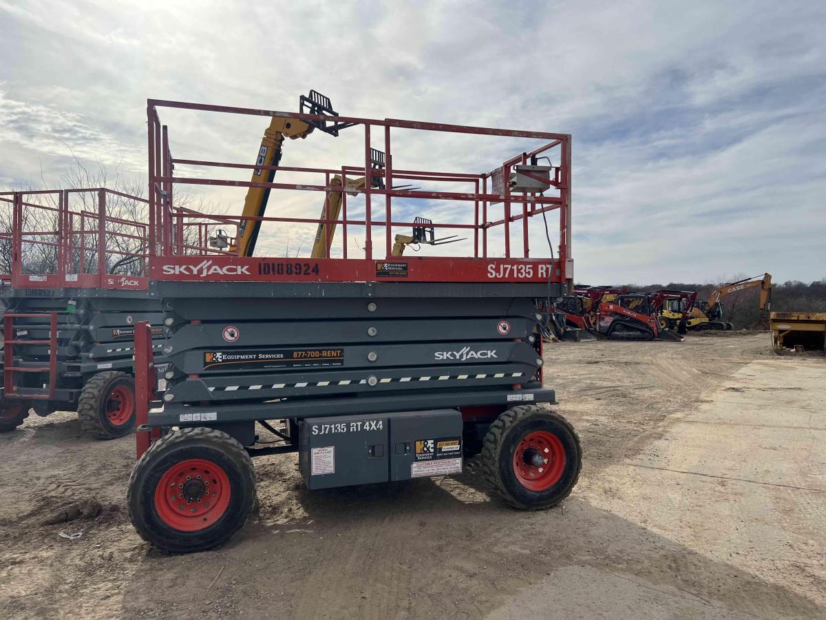 2016 Skyjack SJ-7135RT