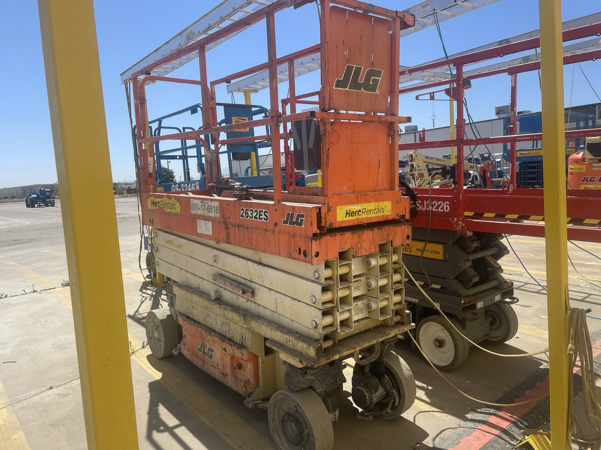 2017 JLG 2632ES