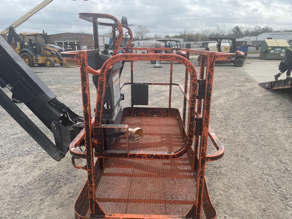 2014 JLG 800AJ
