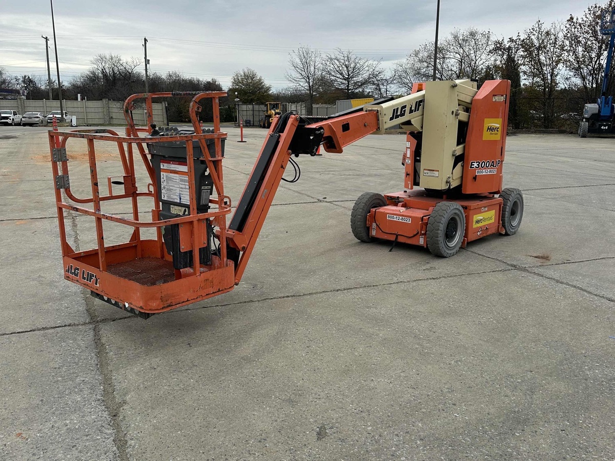 2016 JLG E300AJP-6