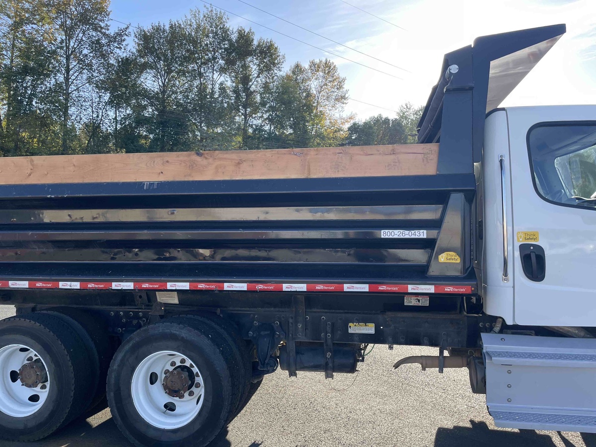 2019 Freightliner M2106-10