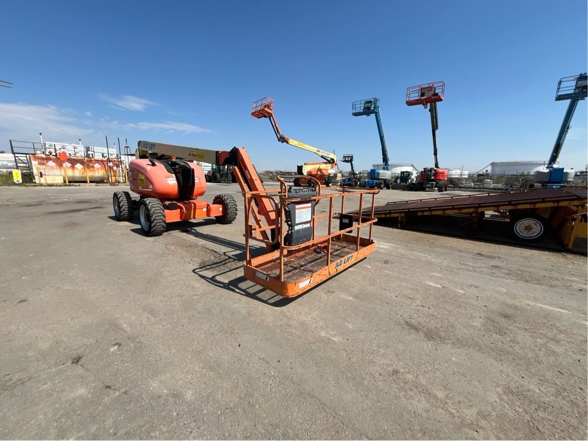2012 JLG 600AJ