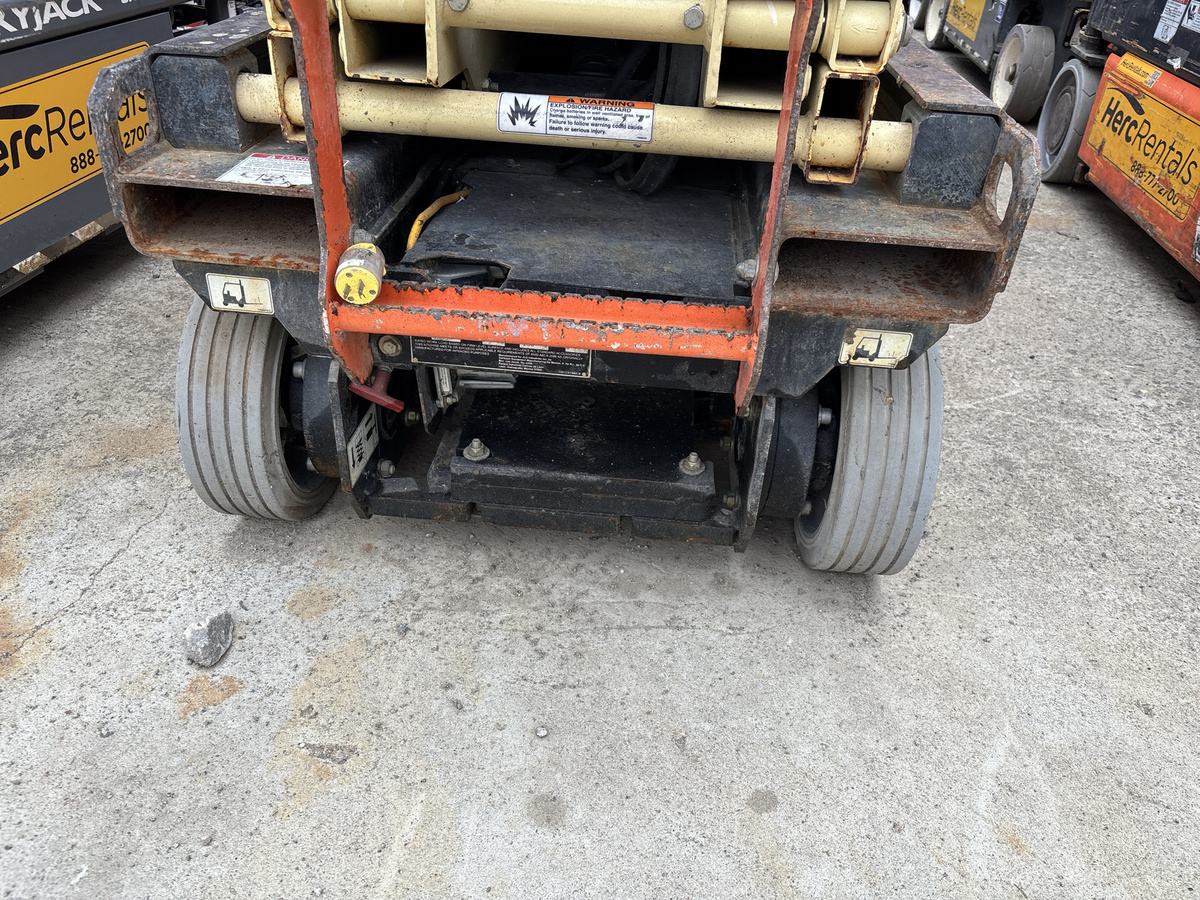 2018 JLG 1932R-8