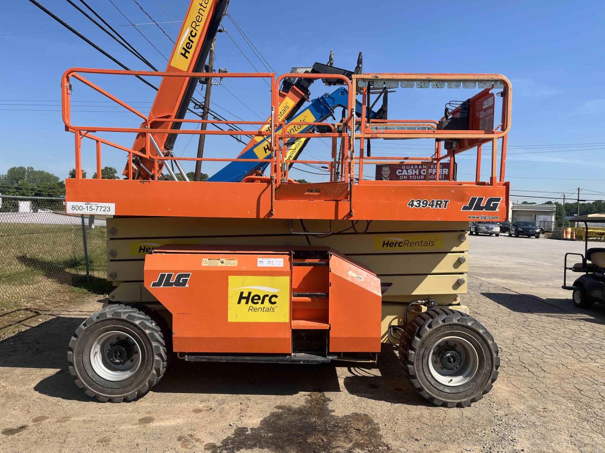 2017 JLG 4394RT