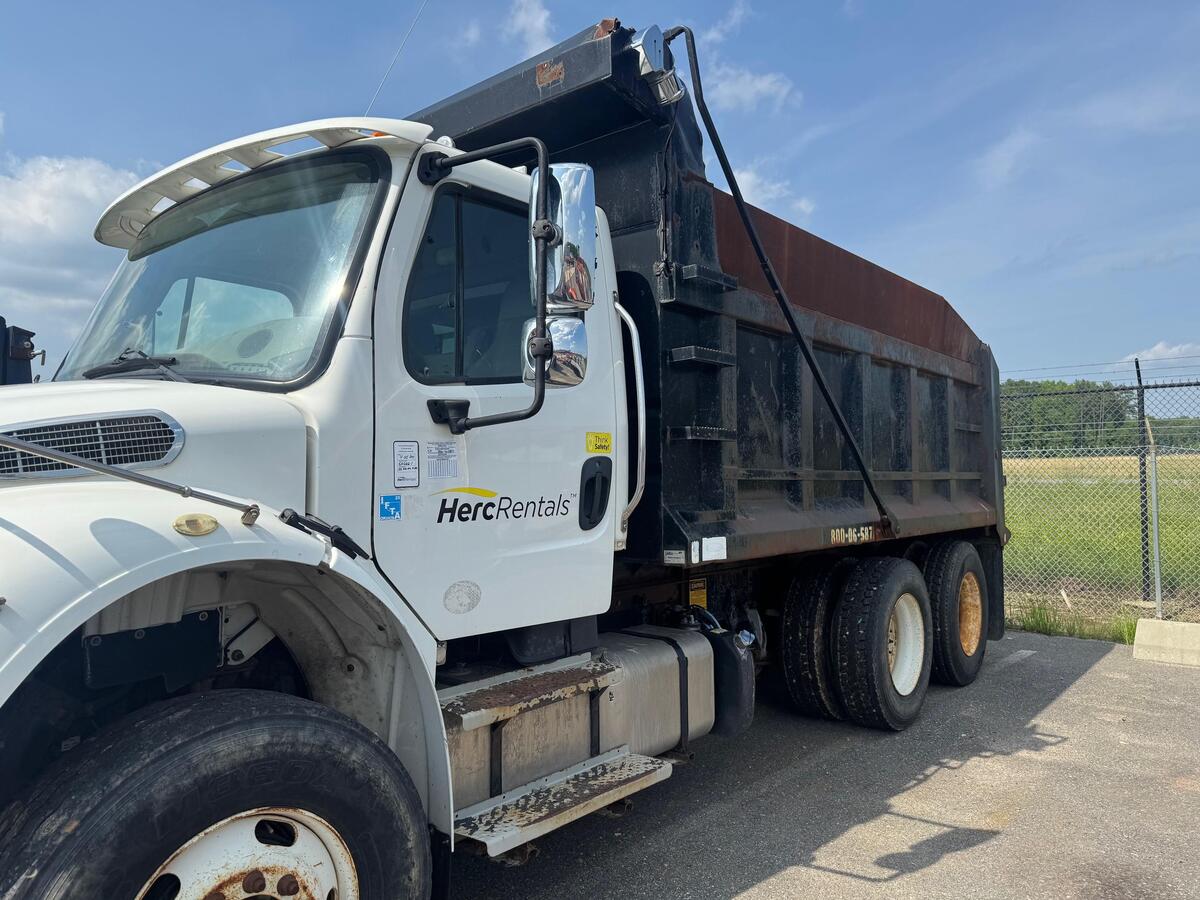2016 Freightliner M2106