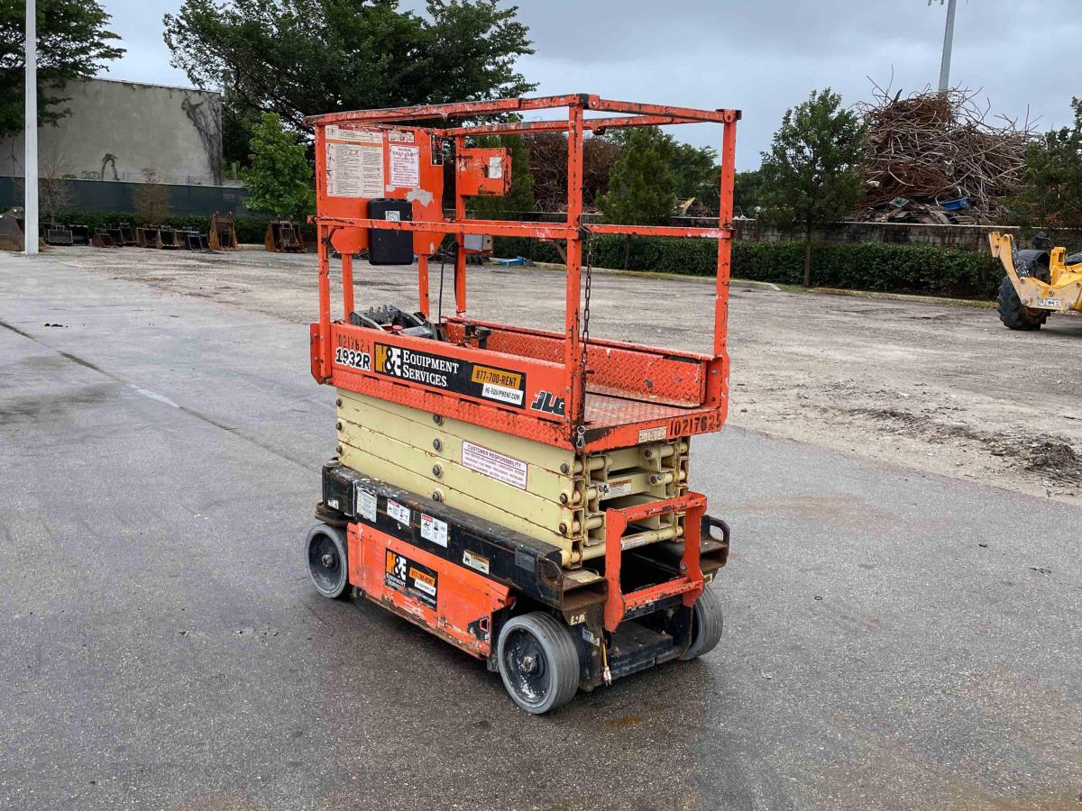 2017 JLG 1932R