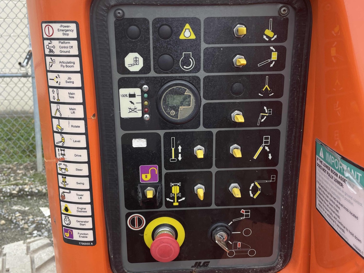 2017 JLG E450AJ-8
