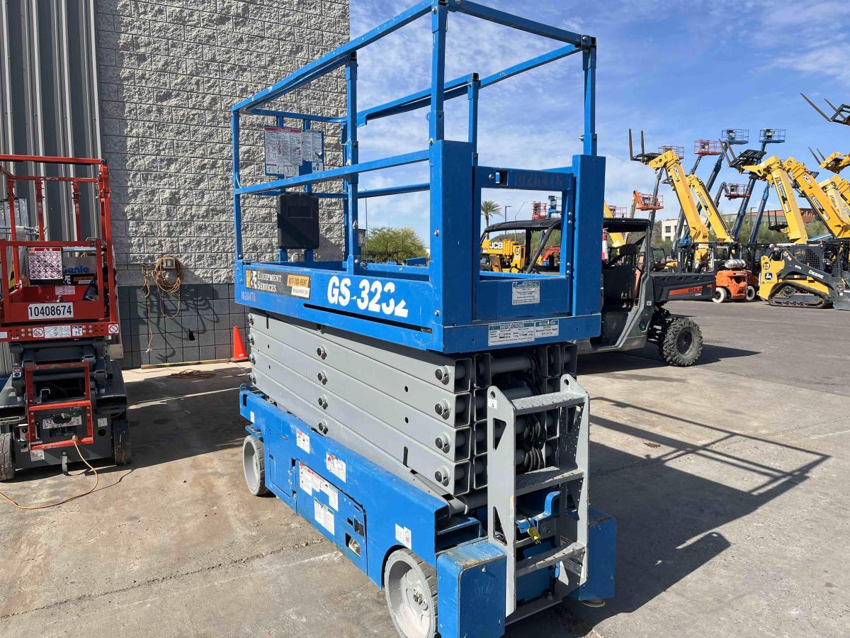 2017 Genie GS-3232