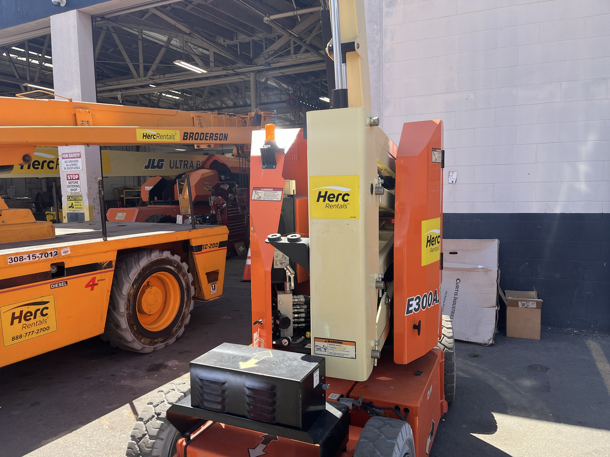 2015 JLG E300AJP-5
