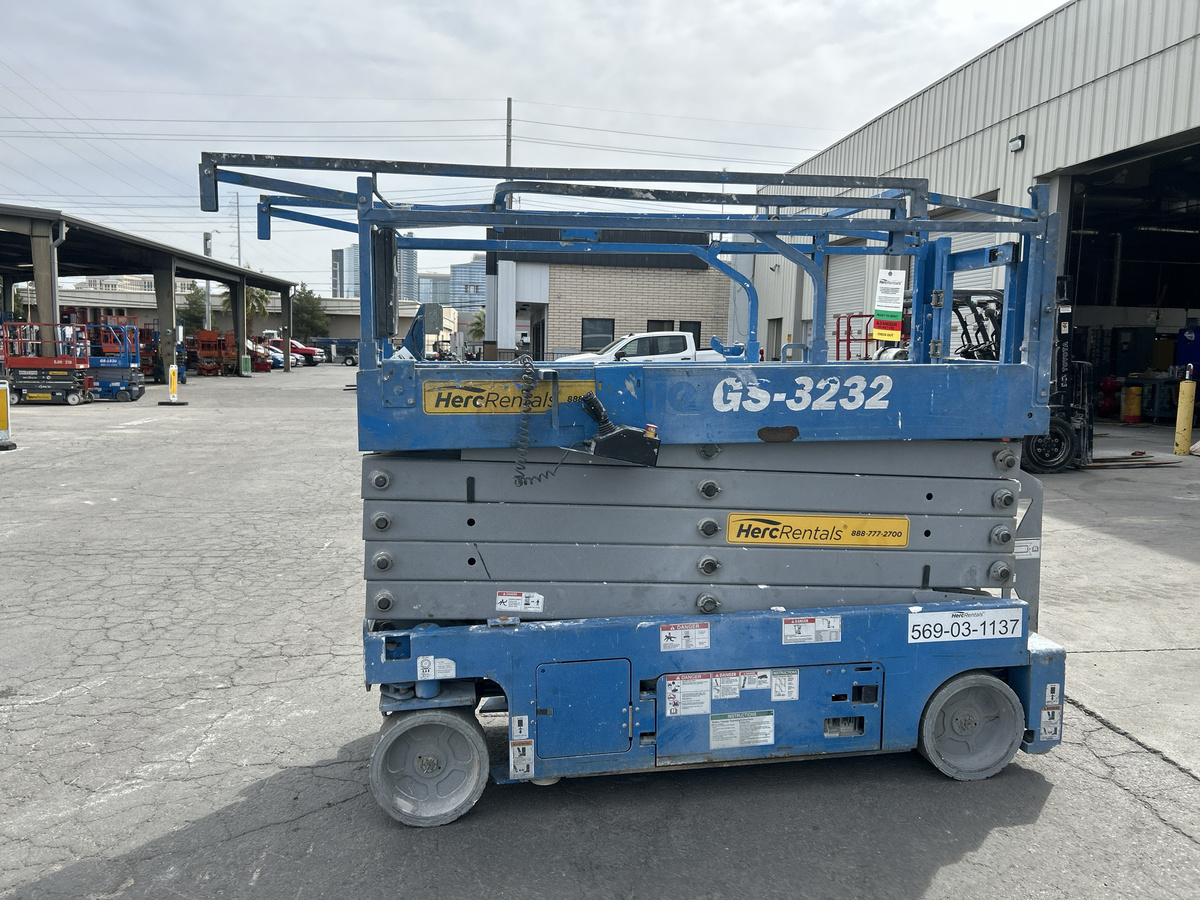 2018 Genie GS-3232