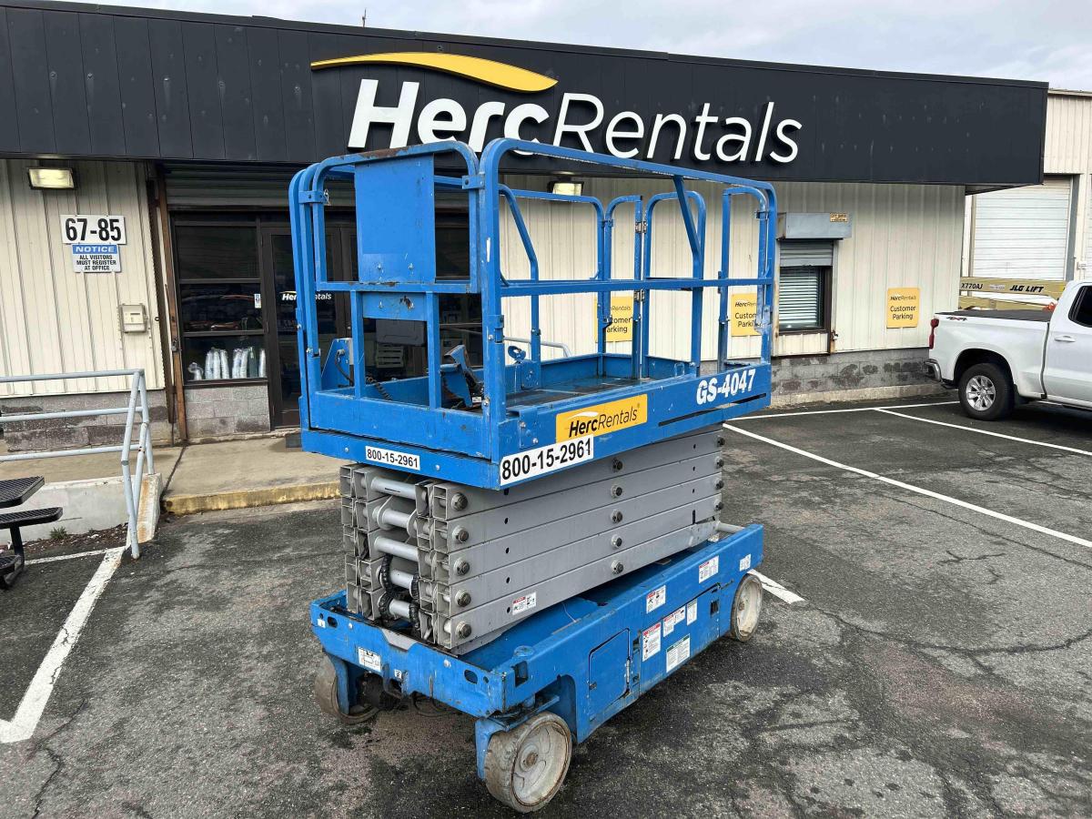 2017 Genie GS-4047