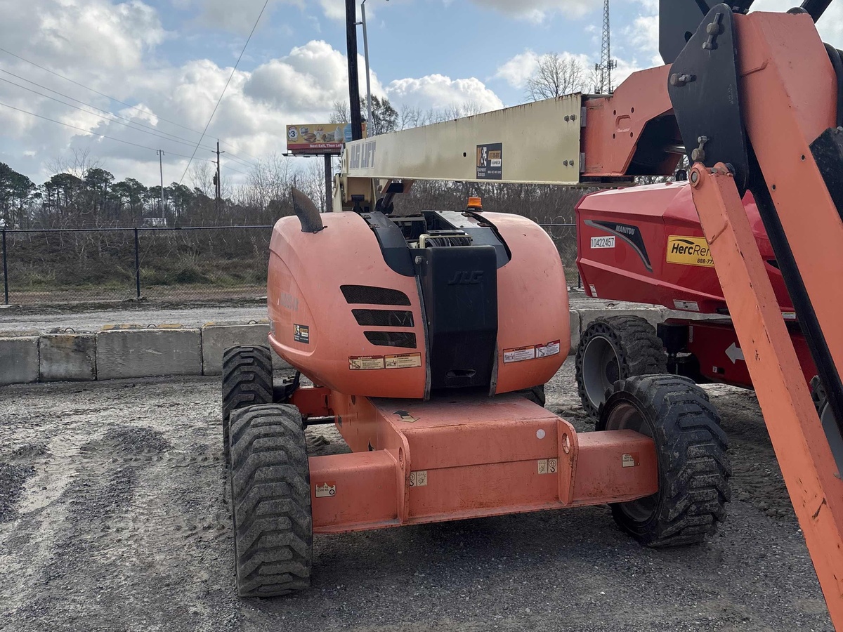 2017 JLG 600AJ