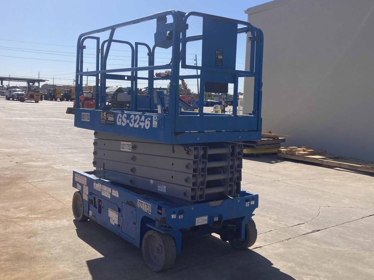 2017 Genie GS-3246-2