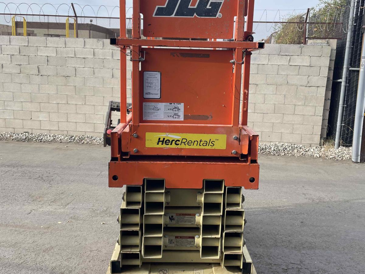 2017 JLG 2632ES