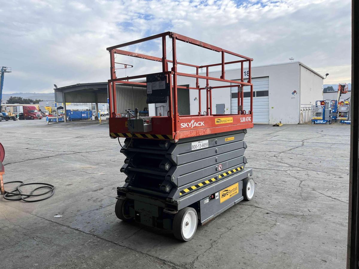 2017 Skyjack SJ4740