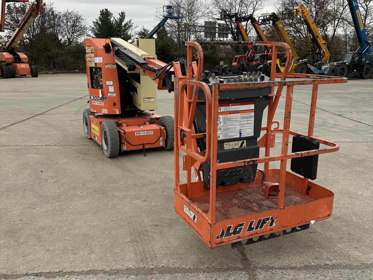 2016 JLG E300AJP-5