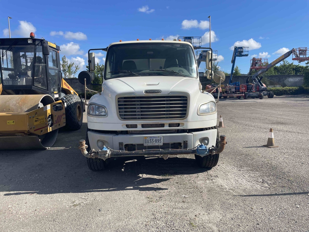 2015 Freightliner M2106-3