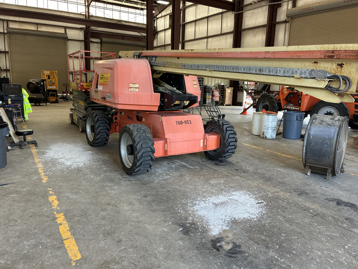 2018 JLG 660SJ-16