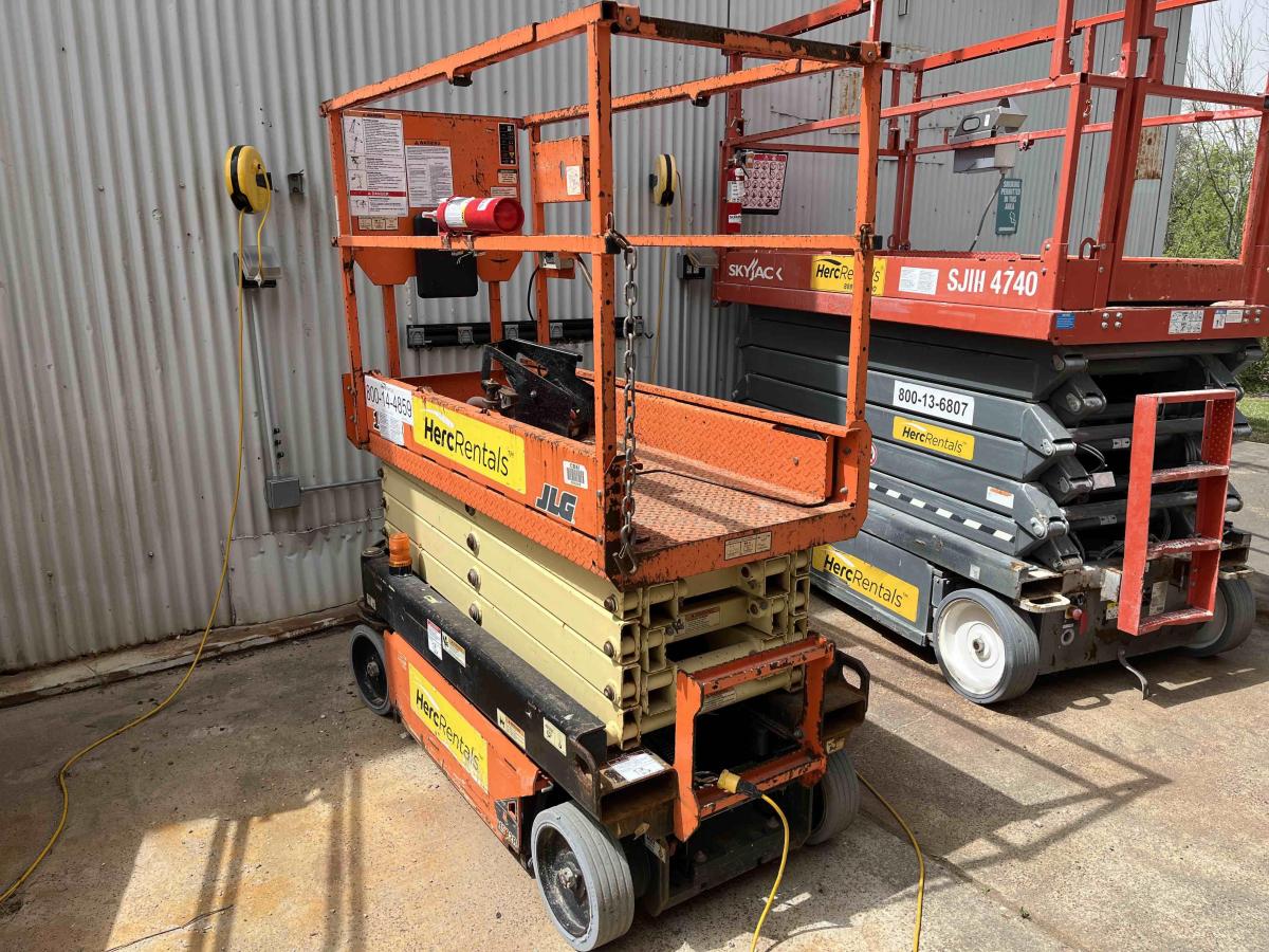 2017 JLG 1932R