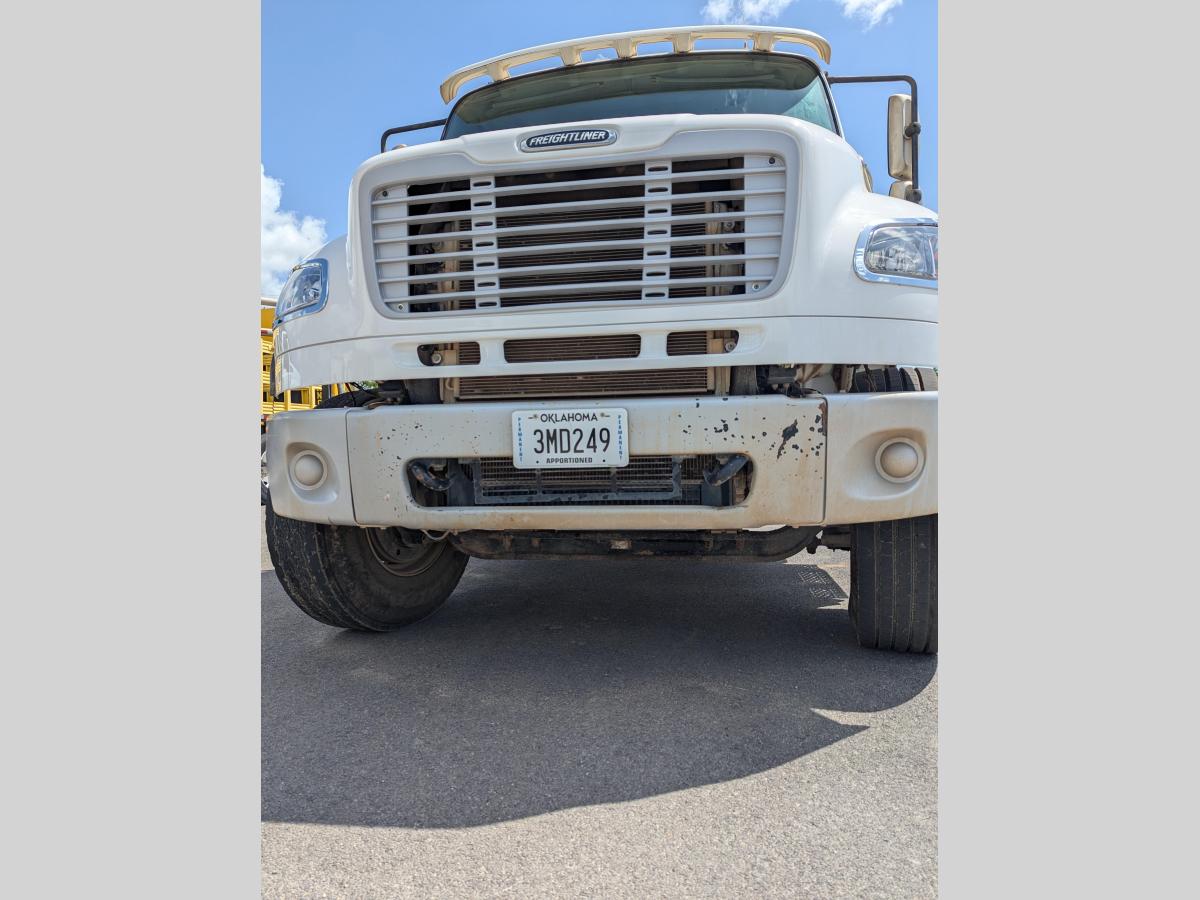 2017 Freightliner M2106-6