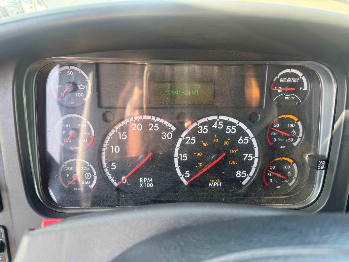 2016 Freightliner M2106-12