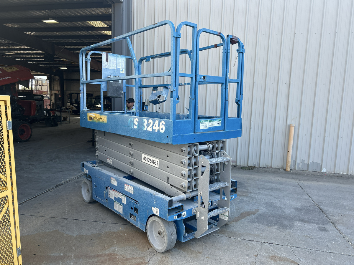 2019 Genie GS-3246