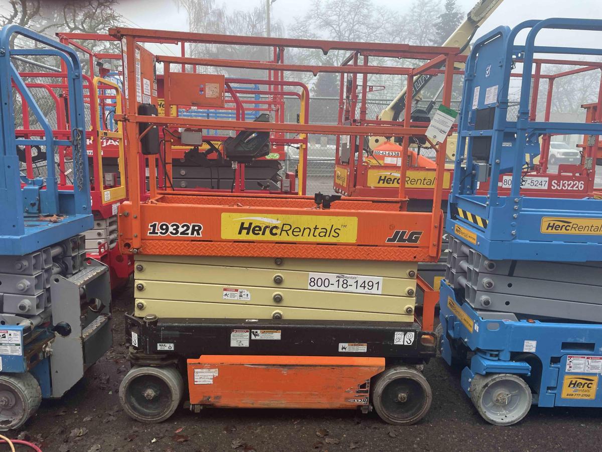 2017 JLG 1932R