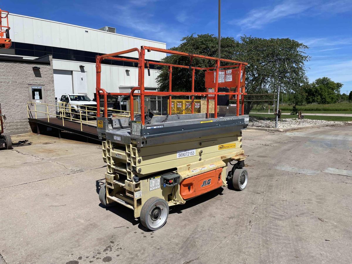 2012 JLG 3246ES