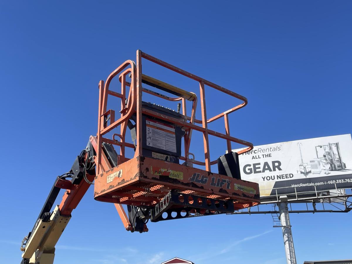 2017 JLG 340AJ