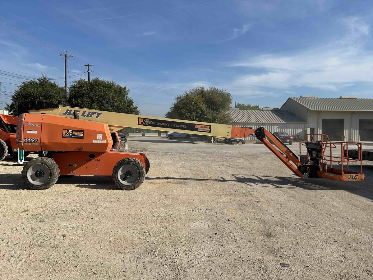 2017 JLG 660SJ-3