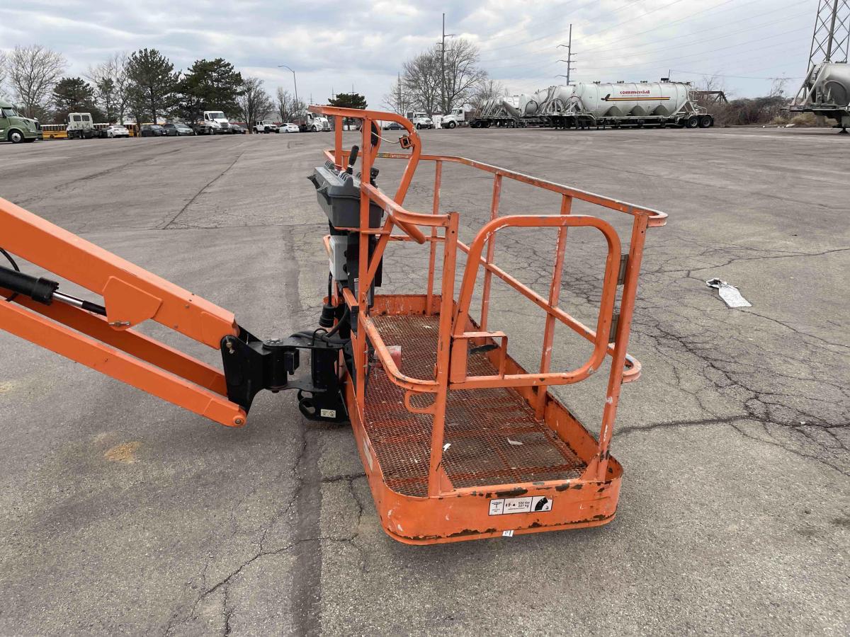 2011 JLG 660SJ