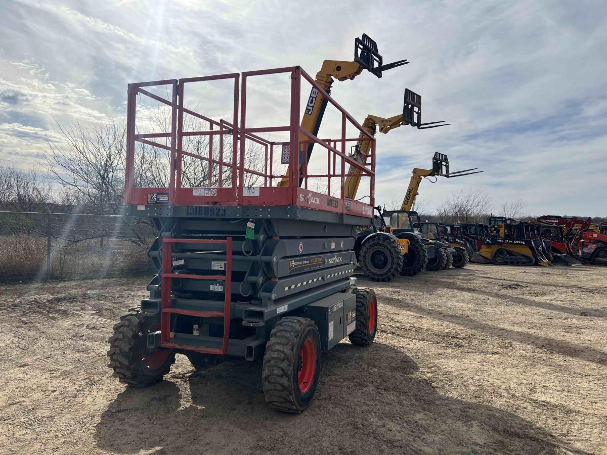 2016 Skyjack SJ-7135RT