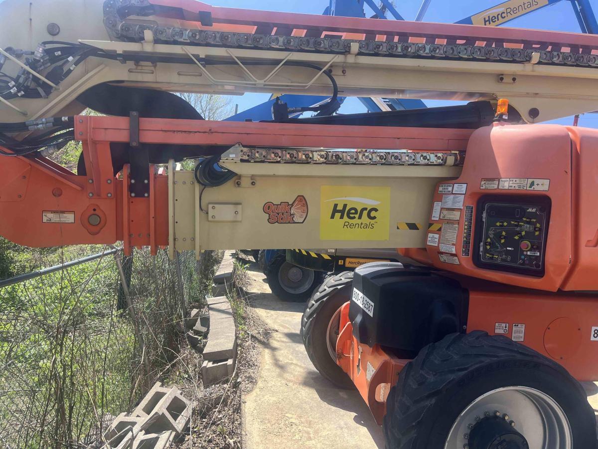 2017 JLG 1250AJP