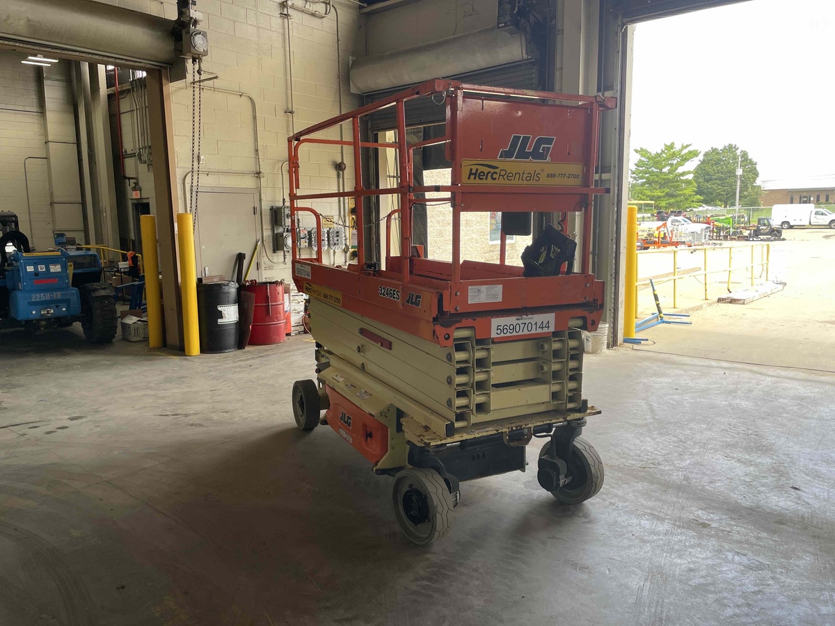 2017 JLG 3246ES-2