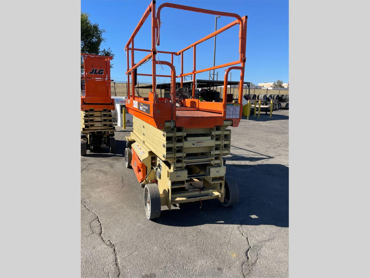 2017 JLG 3246ES