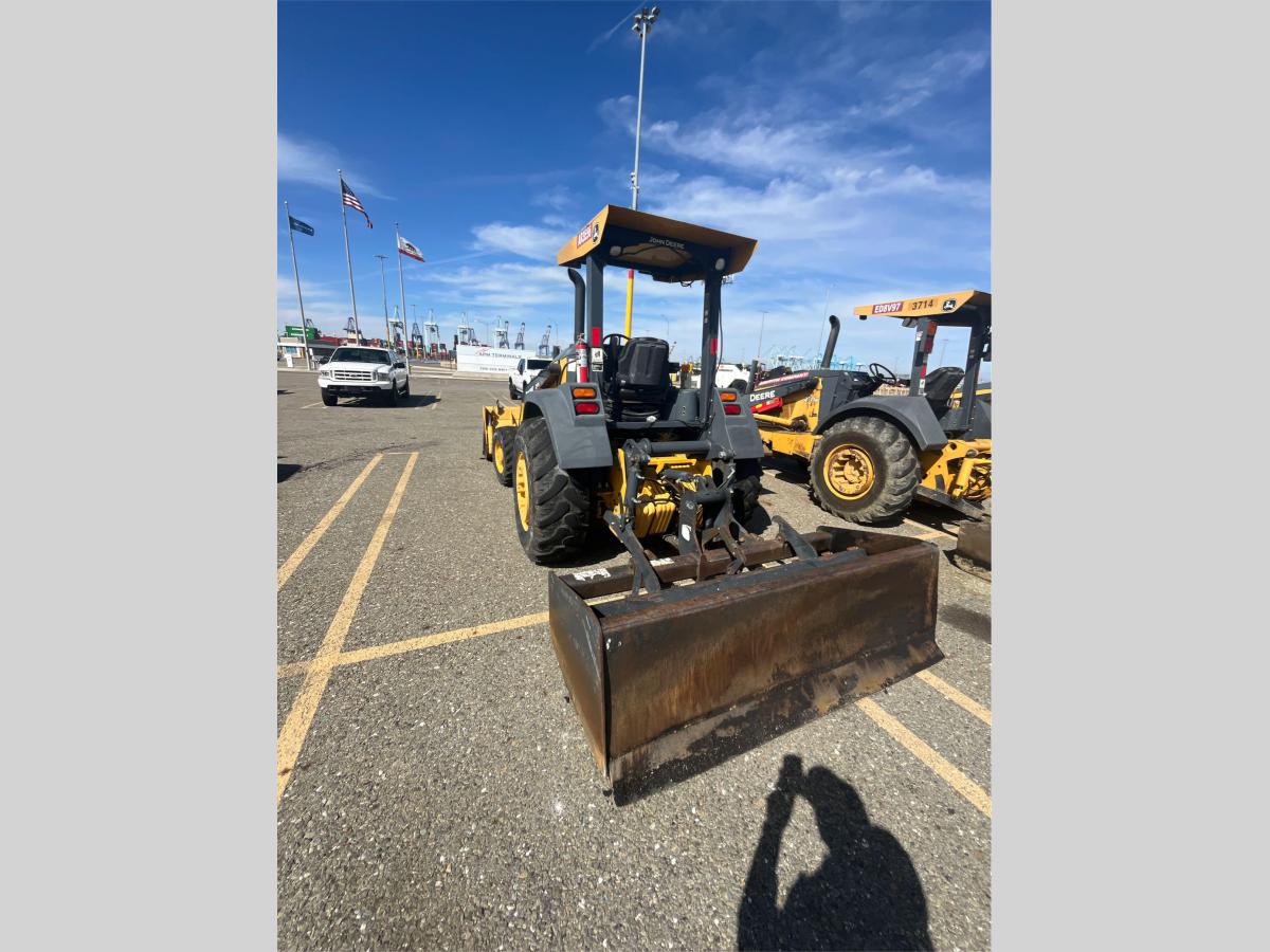 2015 John Deere 210L