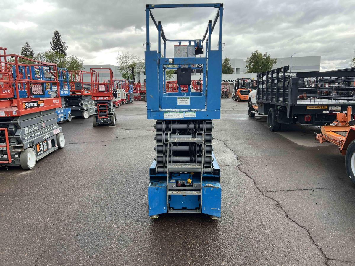 2017 Genie GS-3232